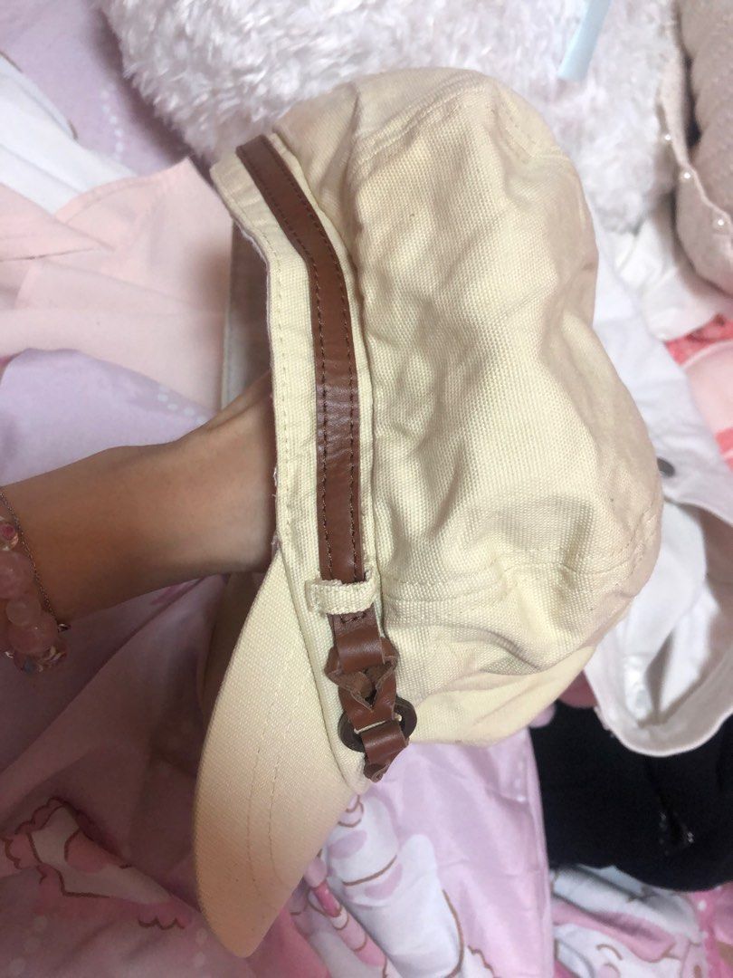 Hat （分類：帽）位於 Hong Kong。 由 tifabell 提交（商品編號 1255764227，圖片 3）。簡介： Nine West。