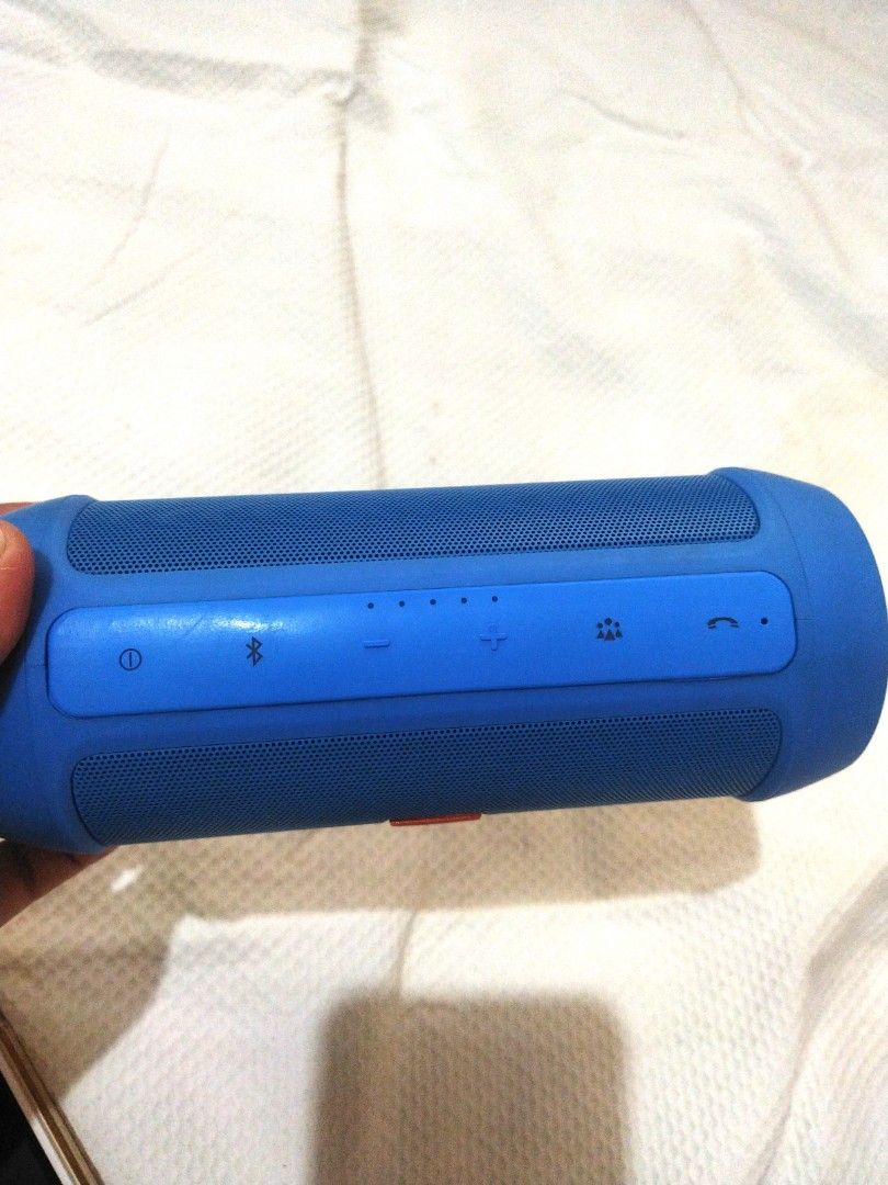 JBL Charge 2+ Speaker (Category: Portable Music Players) located in San Jose. Submitted by salt02 (Listing ID 1255594105, Image 2). Description: no more box and manual with usb and adapter bought in USA.