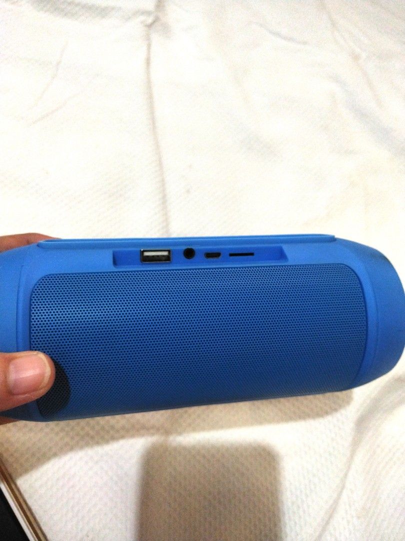 JBL Charge 2+ Speaker (Category: Portable Music Players) located in San Jose. Submitted by salt02 (Listing ID 1255594105, Image 3). Description: no more box and manual with usb and adapter bought in USA.