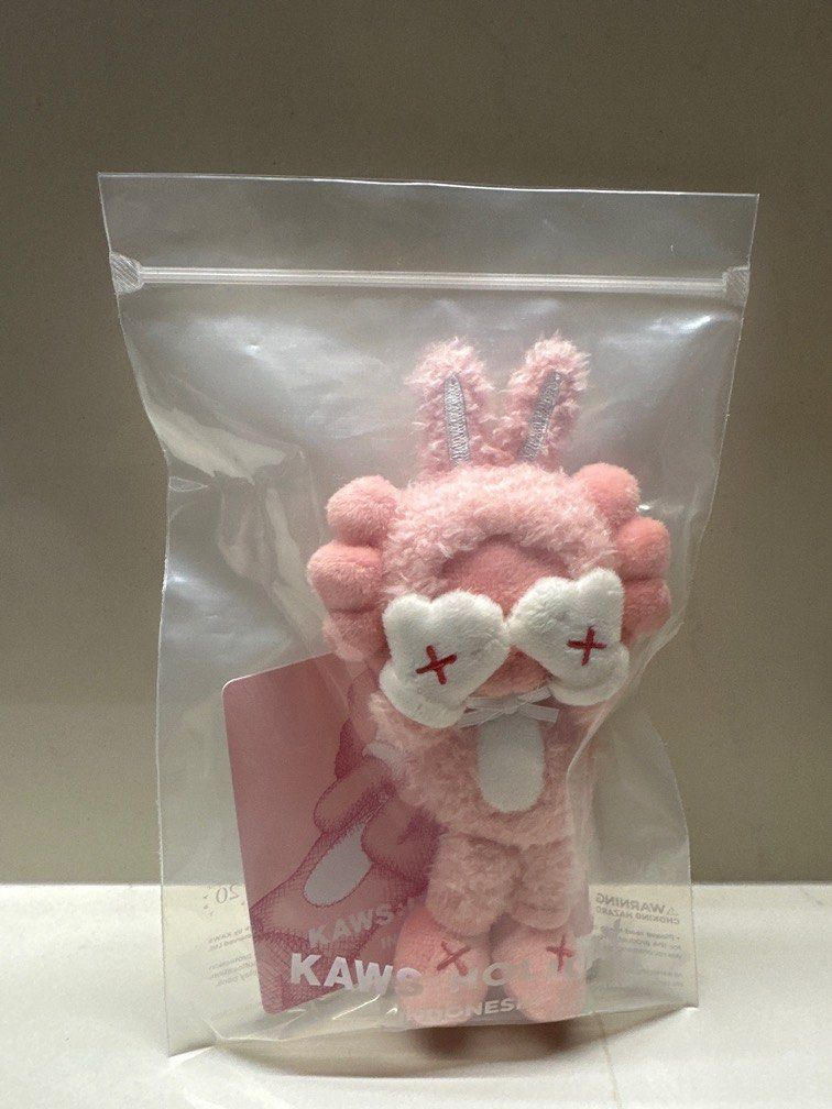 KAWS Holiday Indonesia Plush Charm pink - コミック/アニメ