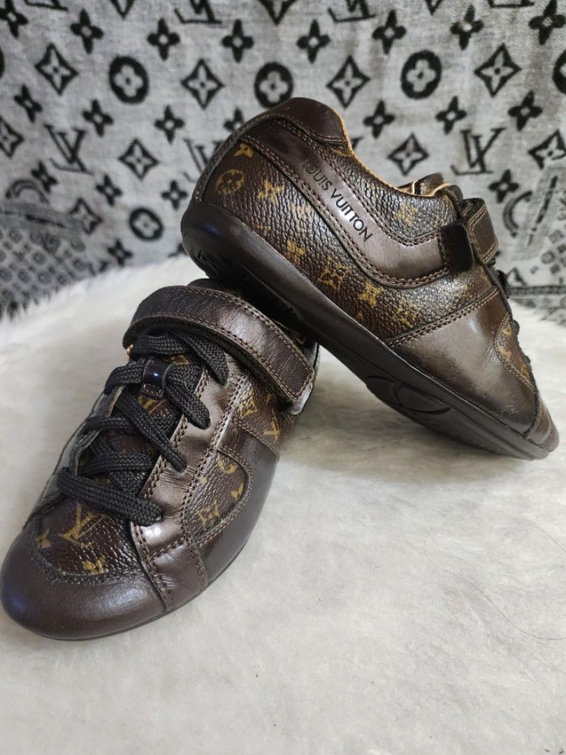 Louis Vuitton White Globe Trotter Embossed Leather Sneakers