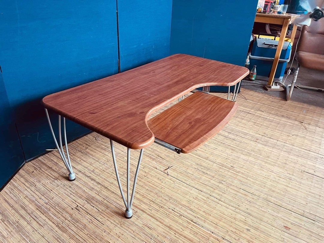 Low Computer Table 47”L x 24”W x 17”H (Category: Tables & Sets) located in Manila. Submitted by Hezcki (Listing ID 1255740352, Image 3). Description: .