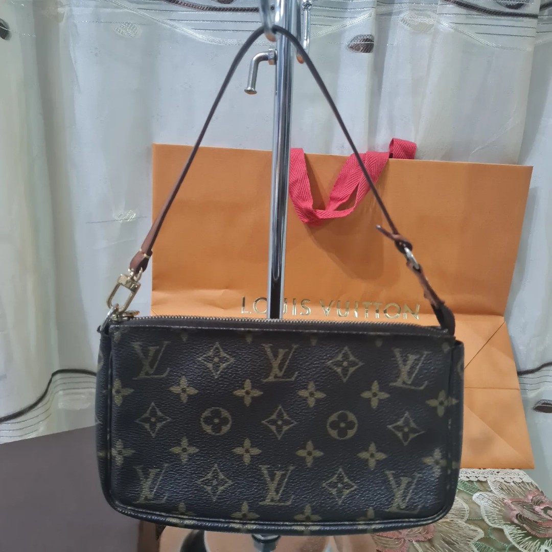 Bag Insert with D Ring for LV Pochette Accessoires, Luxury, Bags & Wallets  on Carousell