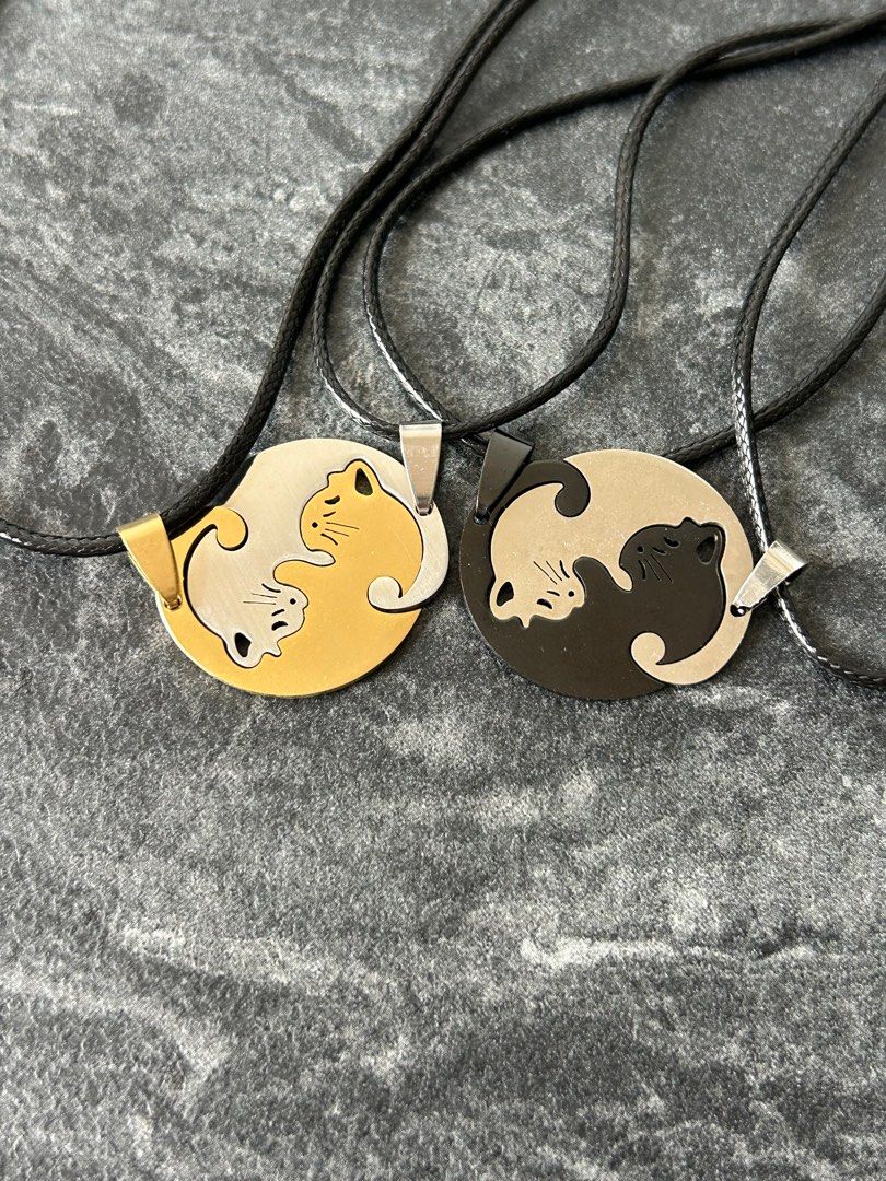 Matching gold sale necklaces for couples