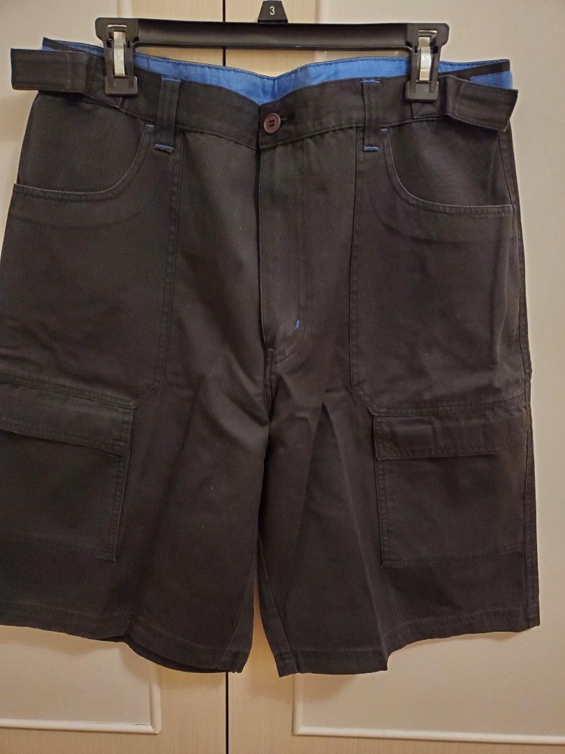 Men's Black Cargo Shorts, Men's Fashion, Bottoms, Shorts on Carousell