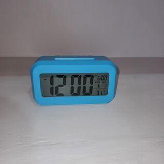Minimalist Digital Alarm Clock with light sensor