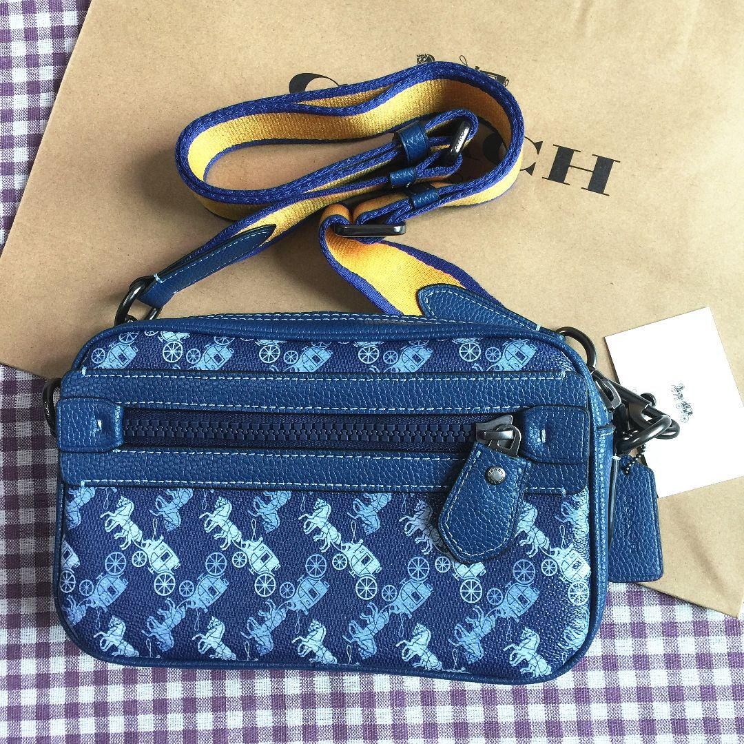 Coach academy crossbody with horse and hotsell carriage print