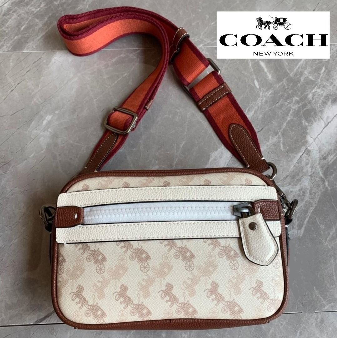 Academy crossbody with top horse and carriage print