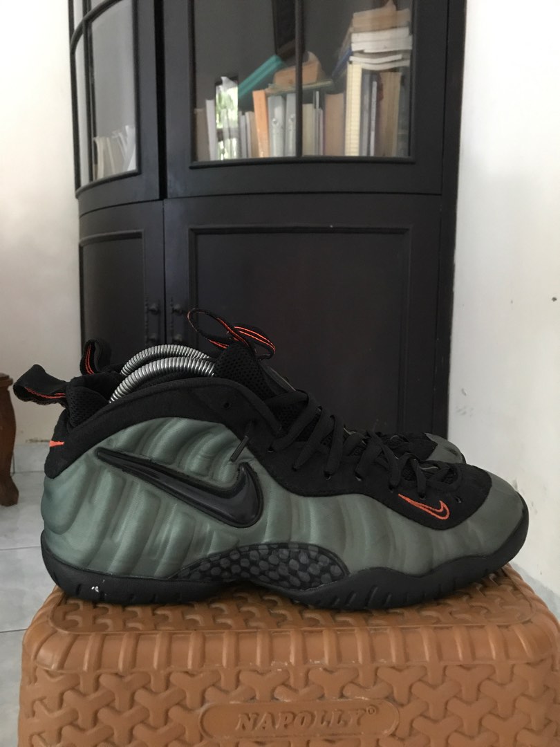 Nike air foamposite army, Fesyen Pria, Sepatu , Sneakers di Carousell