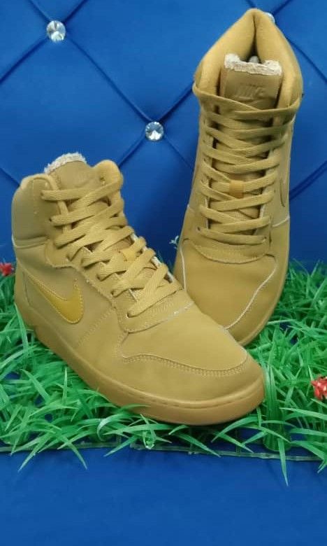 Nike ebernon mid wheat top