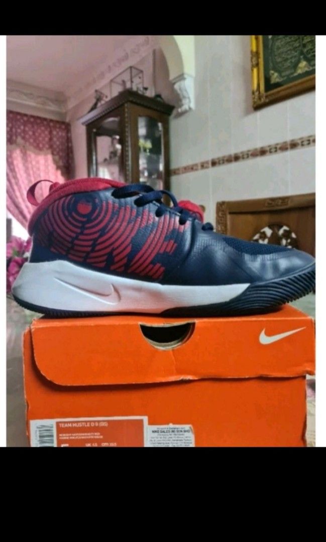 NIKE SHOES TEAM HUSTLE D9 GS used preloved for boys