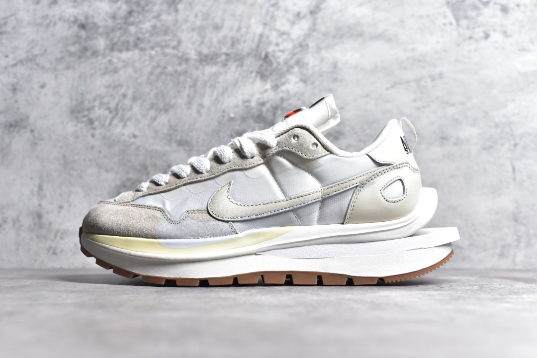 White sacai online