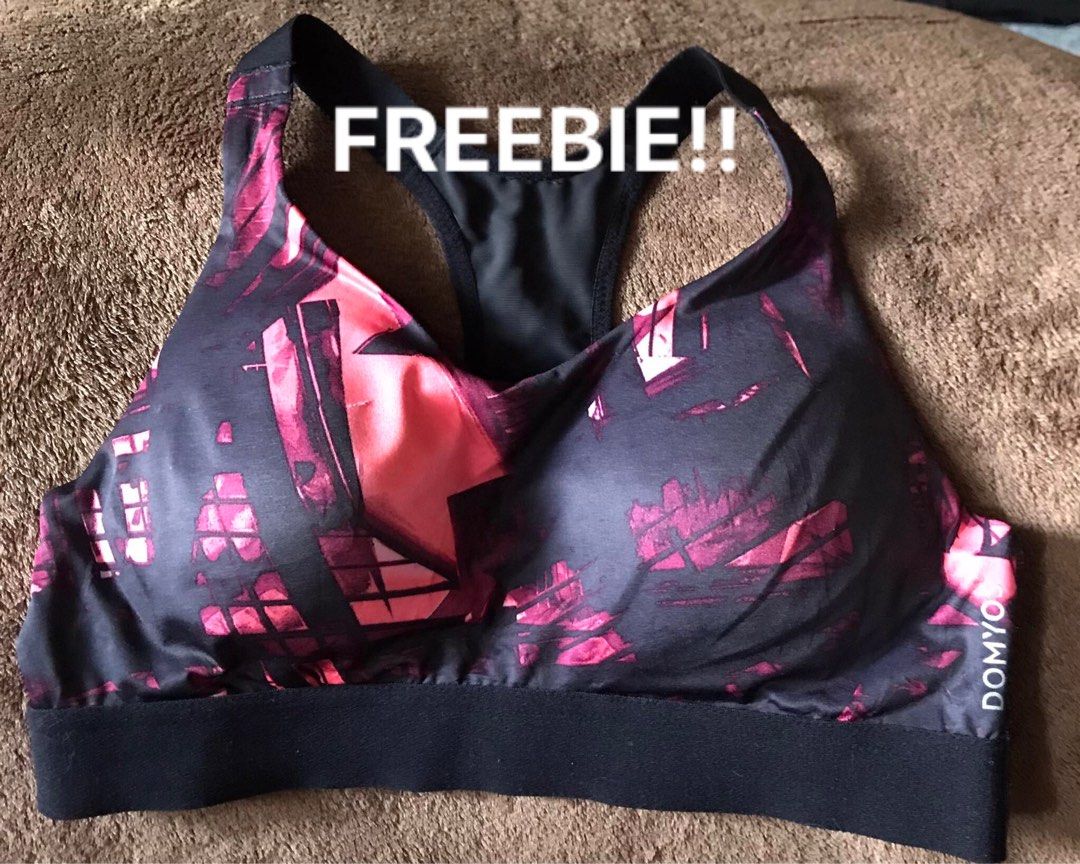 Nike&Uniqlo sports bra bundle (Category: Activewear) located in Pasay City. Submitted by poshdecluttering (Listing ID 1255714200, Image 3). Description: Seldom used With free 1 sports bra (small) No tears Straps are intack.