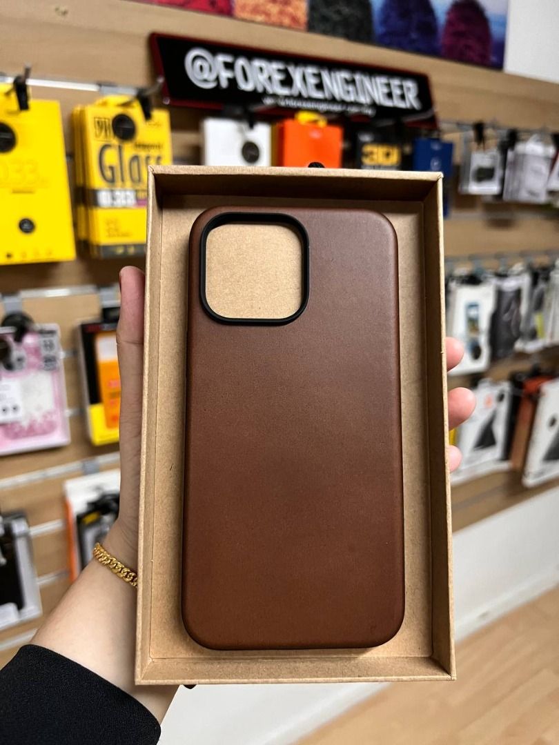 Pro Leather Case - iPhone 13 Pro - Brown (MagSafe Compatible)