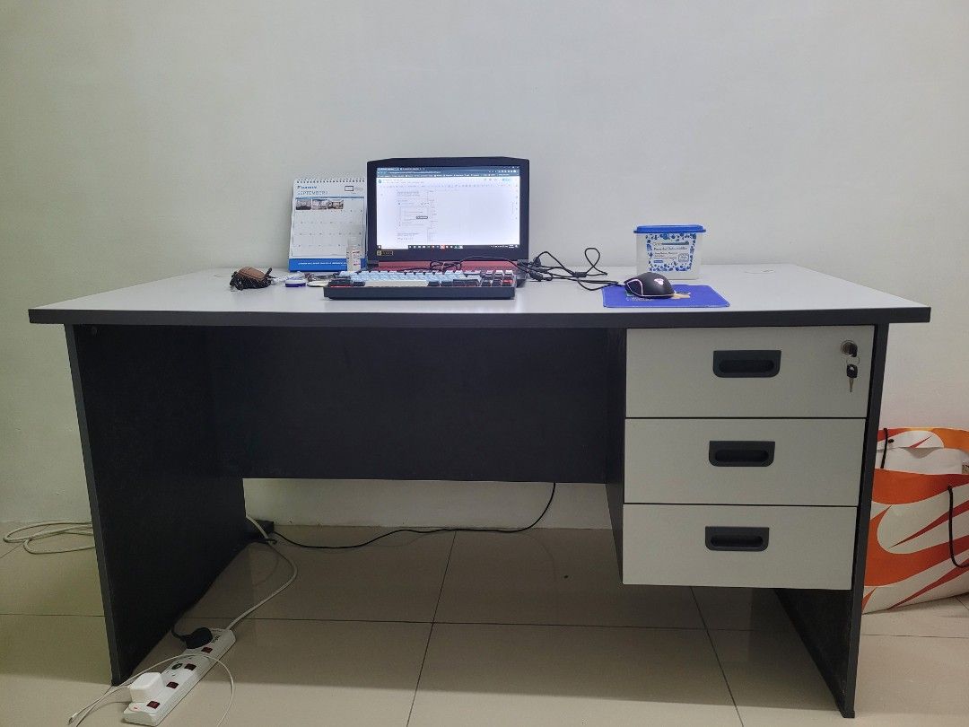 Olx hotsell office table