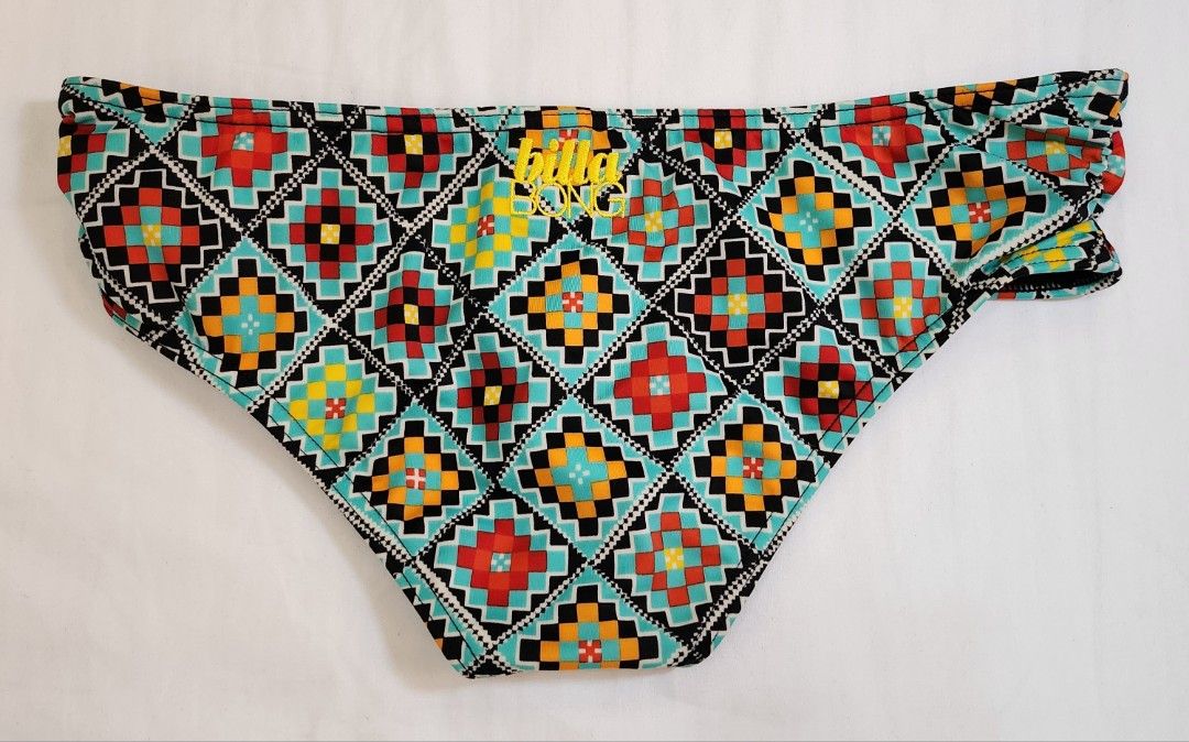 Original Billabong Aztec Print Bikini (Category: Bikinis & Swimsuits) located in Rizal. Submitted by 30andthrifting_clothes (Listing ID 1255703547, Image 3). Description: Garters are all stretchy and in good condition. No issue. What you see is what you get. Brand: Billabong Size on tag: Small Waist: 14 inches when laid flat (stretches up to 16 inches) Crotch to waist: 7.5 inches Leg hole: 7.5 inches RFS: decluttering Available for Shopee checkou
