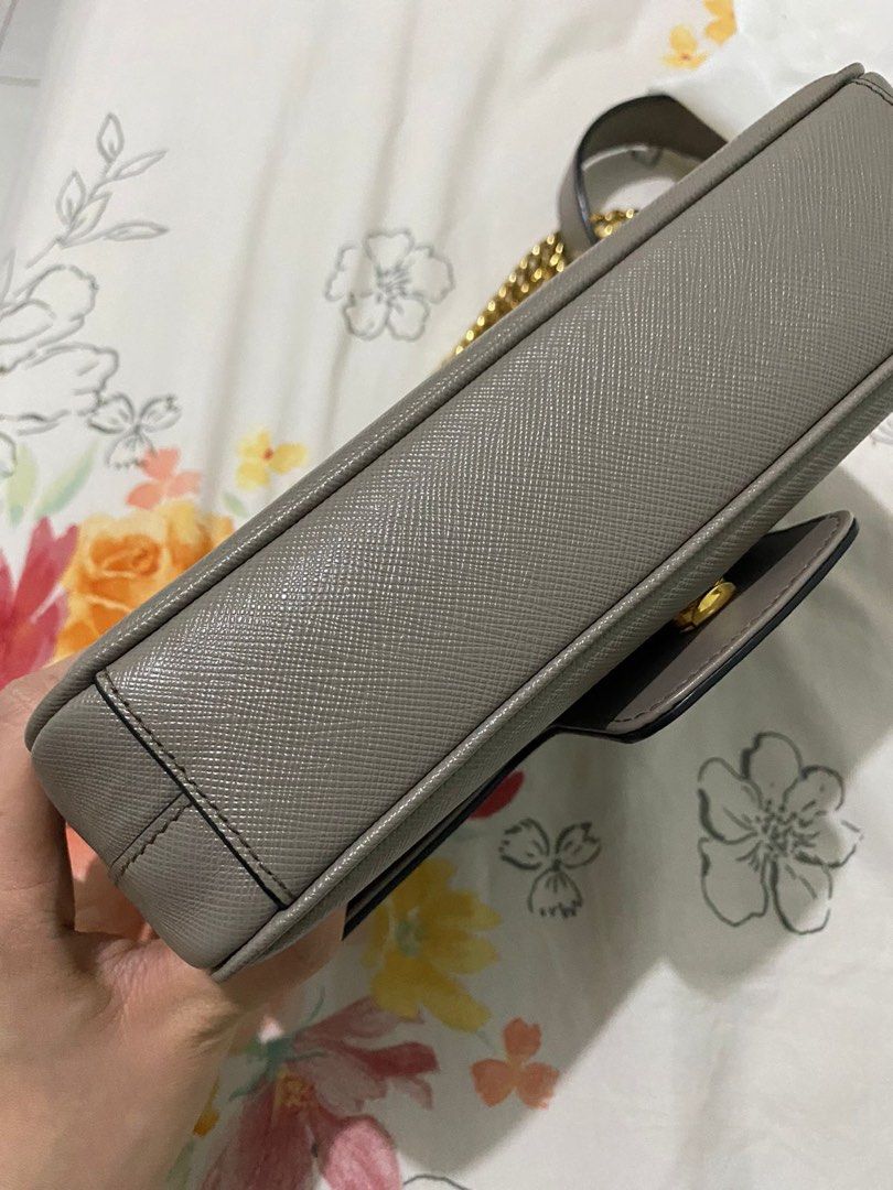 New PRADA SAFFIANO FLAP SHOULDER BAG ARGILLA/GREY GHW 1BD193 (sz :  22/23x15x5 cm), Barang Mewah, Tas & Dompet di Carousell