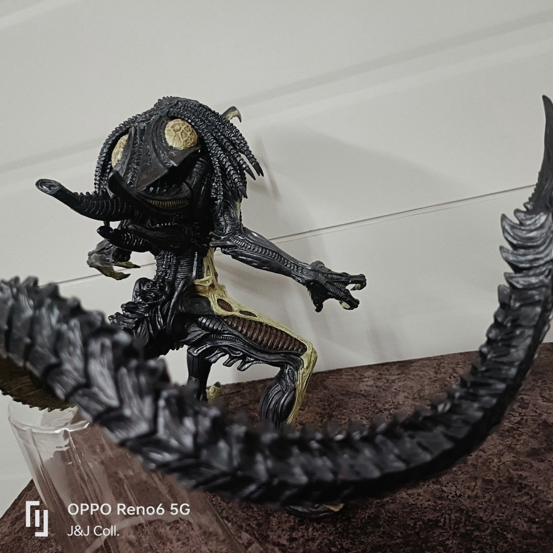 Predalien 10-Inch Posed Statue Figure by Furyu, Hobbies & Toys, Toys ...