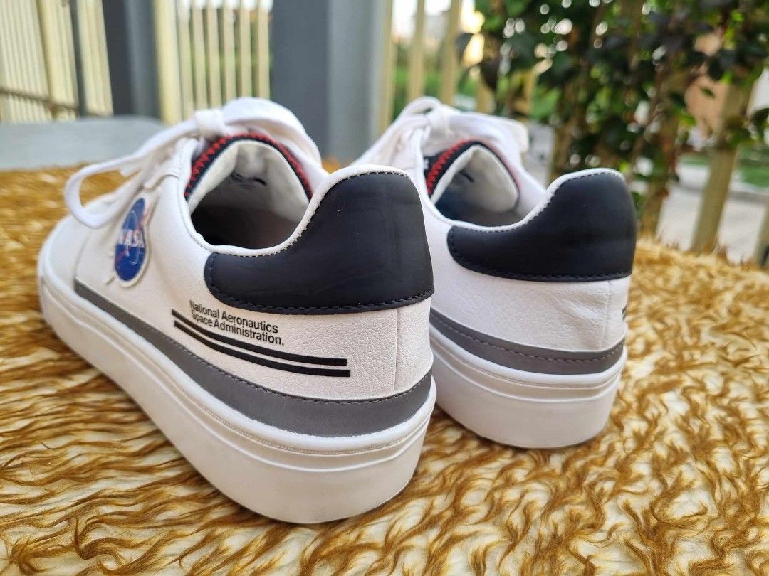 Pull top vans nasa