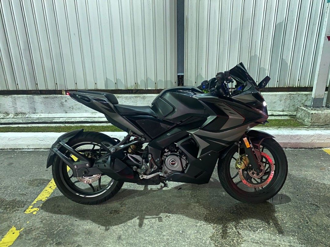 Pulsar rs 200 on sale dual channel abs