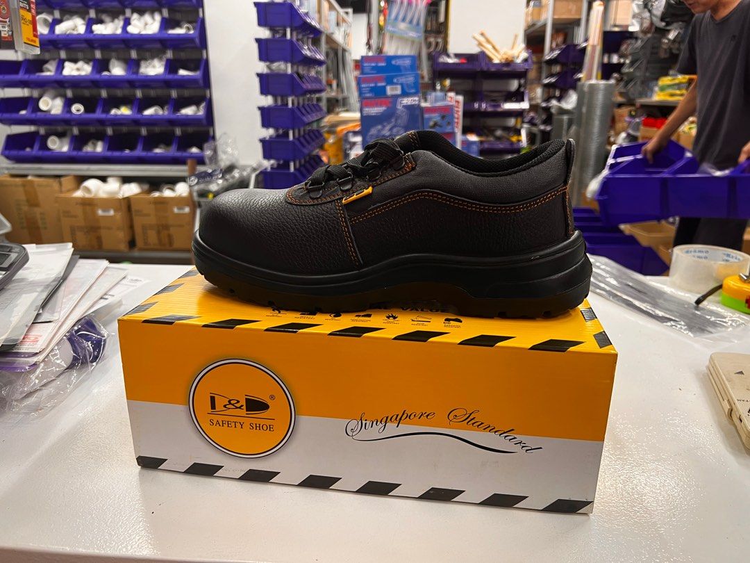 SAFETY SHOES BY D D