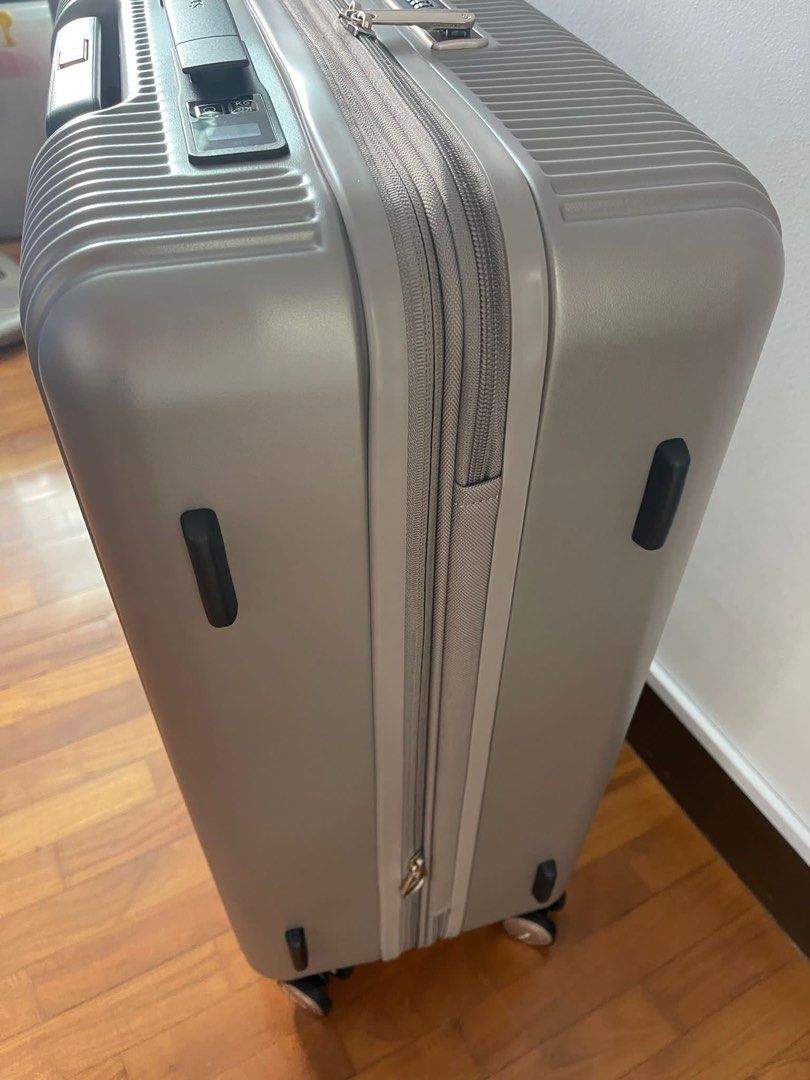 Samsonite Luggage Prestige 69cm Spinner Exp with builtin scale. Silver