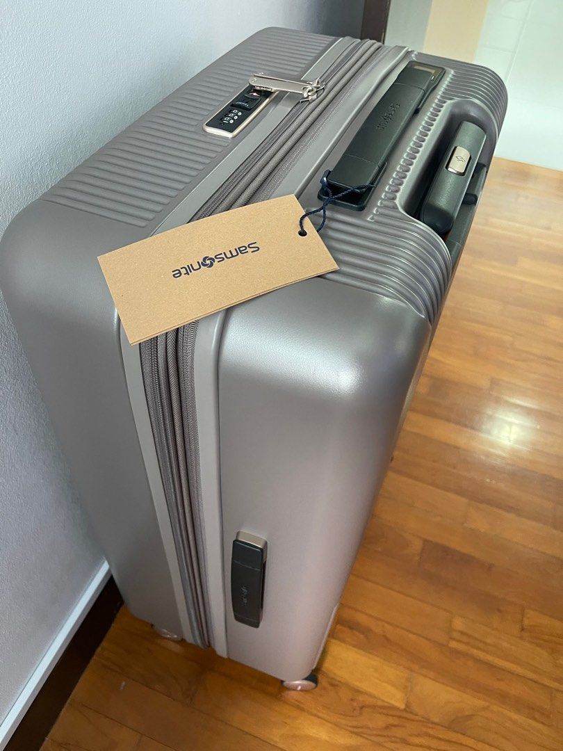 Samsonite Luggage Prestige 69cm Spinner Exp with builtin scale. Silver