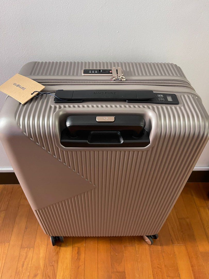 Samsonite Luggage Prestige 69cm Spinner Exp with builtin scale. Silver