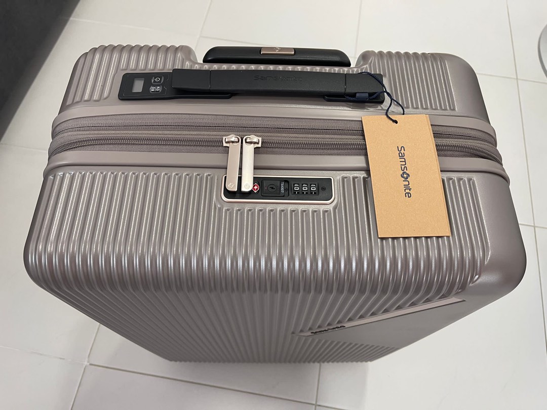 Samsonite Luggage Prestige 69cm Spinner Exp with builtin scale. Silver