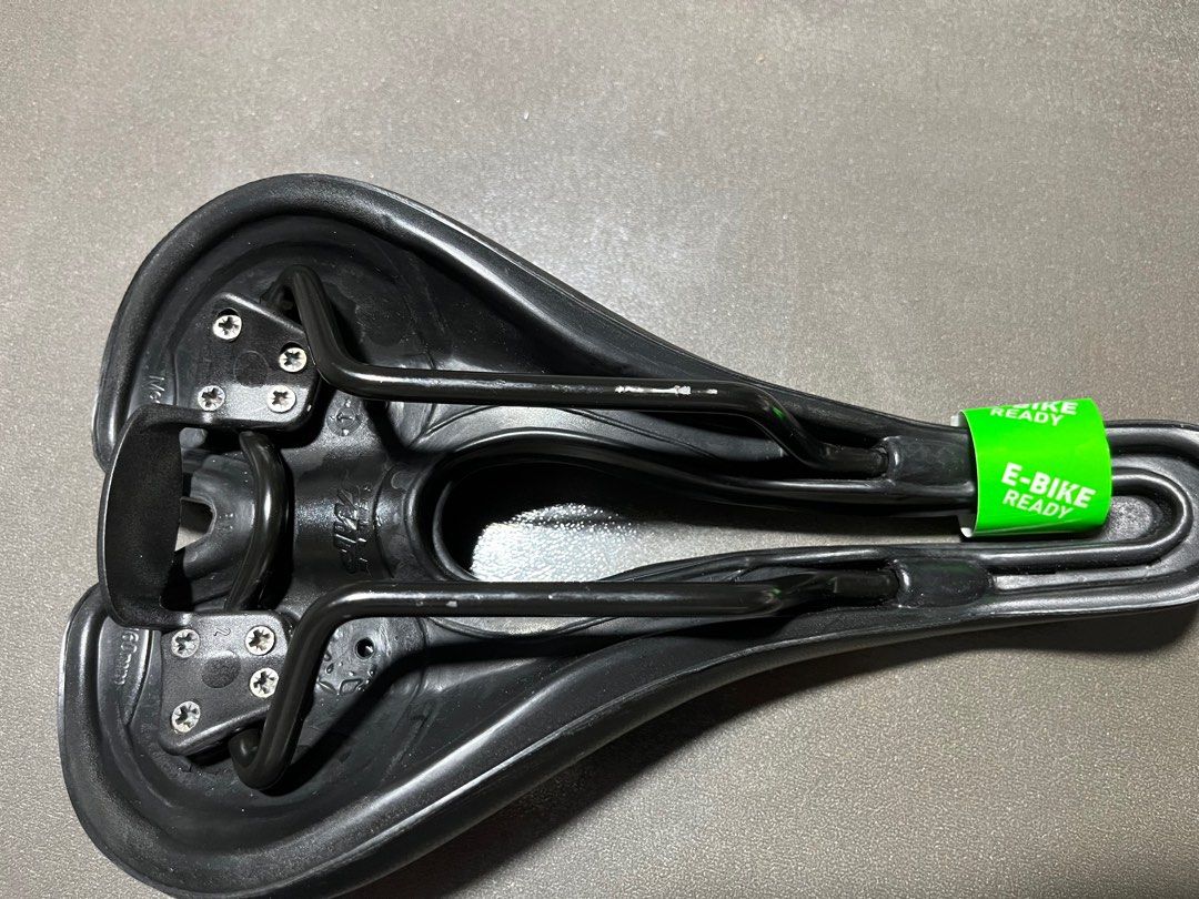 Sella Per Bicicletta SMP TRK Uomo - Design Comfort Per City Trekking E Uso Urbano