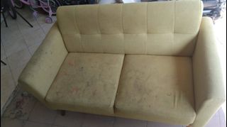 Sofa 2 seat terkena noda debu bandel (cuci sofa murah jogja, harga per seat)