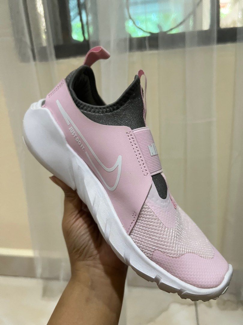 Pink nike shoes no laces deals