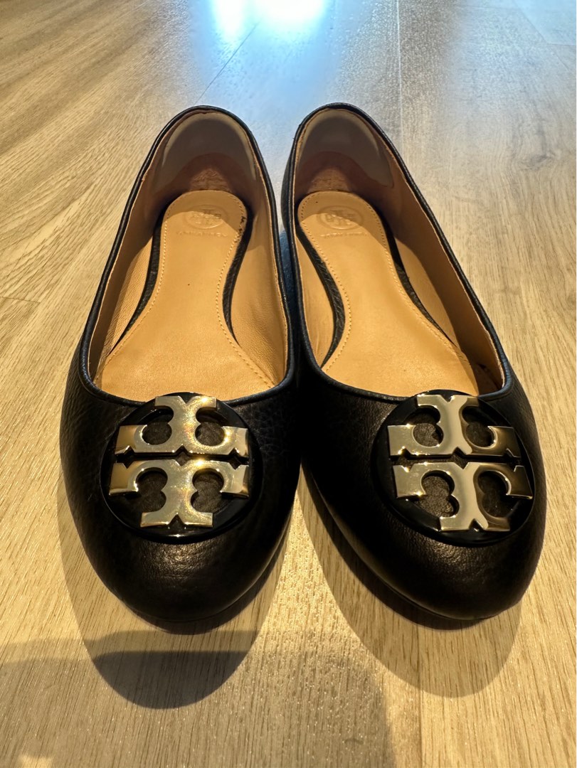 Elegantes Tory Burch Ballerina Fotos