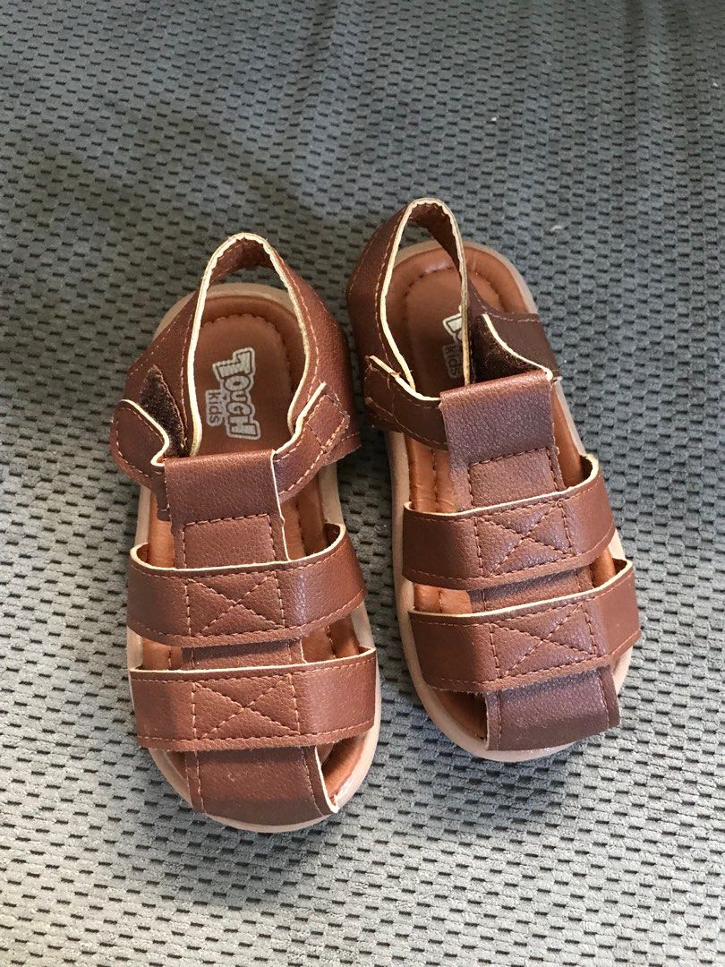 Tough kids sandals deals