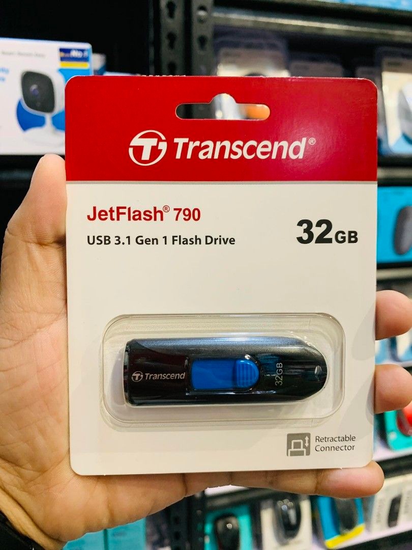 Chiavetta USB 3.0 Transcend JetFlash 790 32GB &ndash; Fino A 90MB/s &ndash; Retrattile