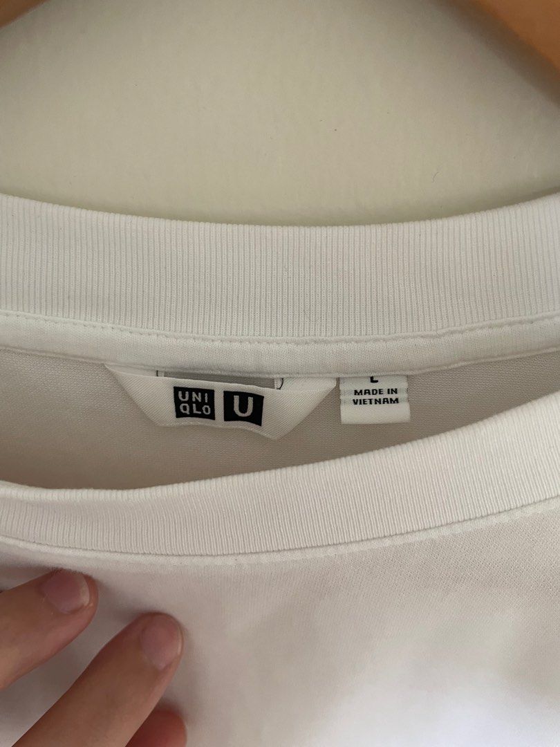 Uniqlo Airism Oversized tee (Category: Tshirts & Polo Shirts ) located in Manila. Submitted by johnille (Listing ID 1255611109, Image 2). Description: What you see is what you get 500+SF 8/10 condition.