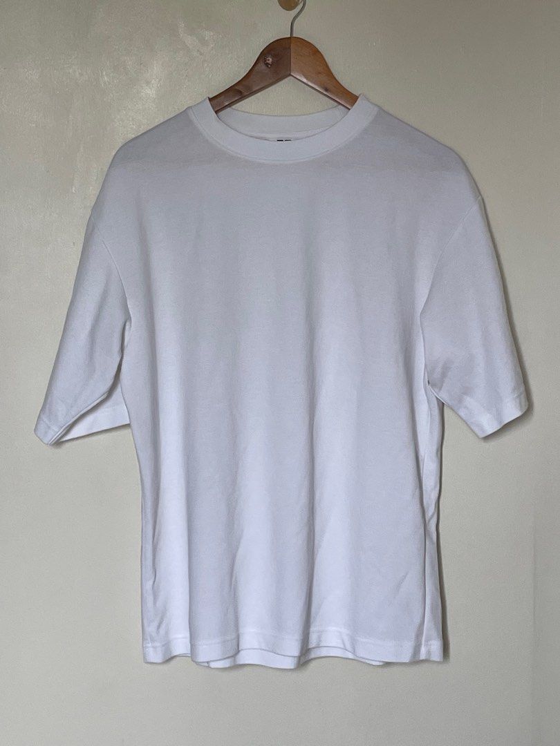 Uniqlo Airism Oversized tee (Category: Tshirts & Polo Shirts ) located in Manila. Submitted by johnille (Listing ID 1255611109, Image 1). Description: What you see is what you get 500+SF 8/10 condition.