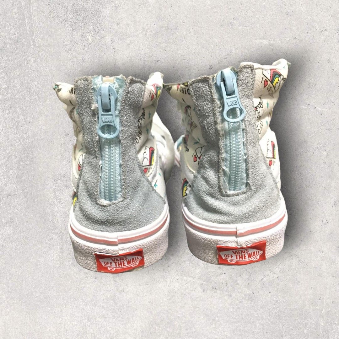 I love top unicorns vans
