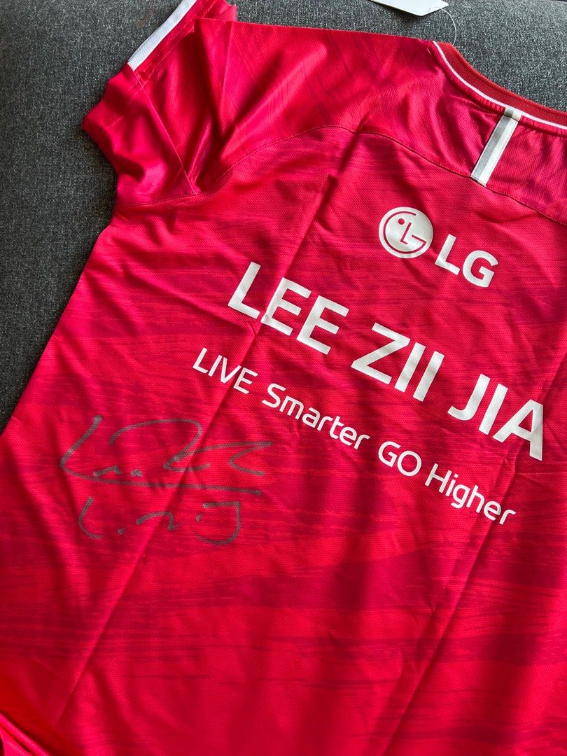 Victor Lee Zii Jia Autograph Signature LG Jersey, Mens Fashion, Activewear on Carousell