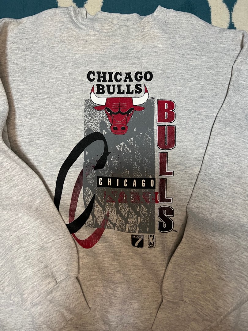 Vintage Chicago bulls sweatshirt, Men's Fashion, Coats, Jackets and