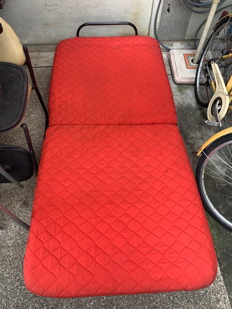 Vintage Folding Bed with Wheels PreLoved, Furniture & Home Living