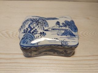 Vintage Porcelain Chinese Trinket Box