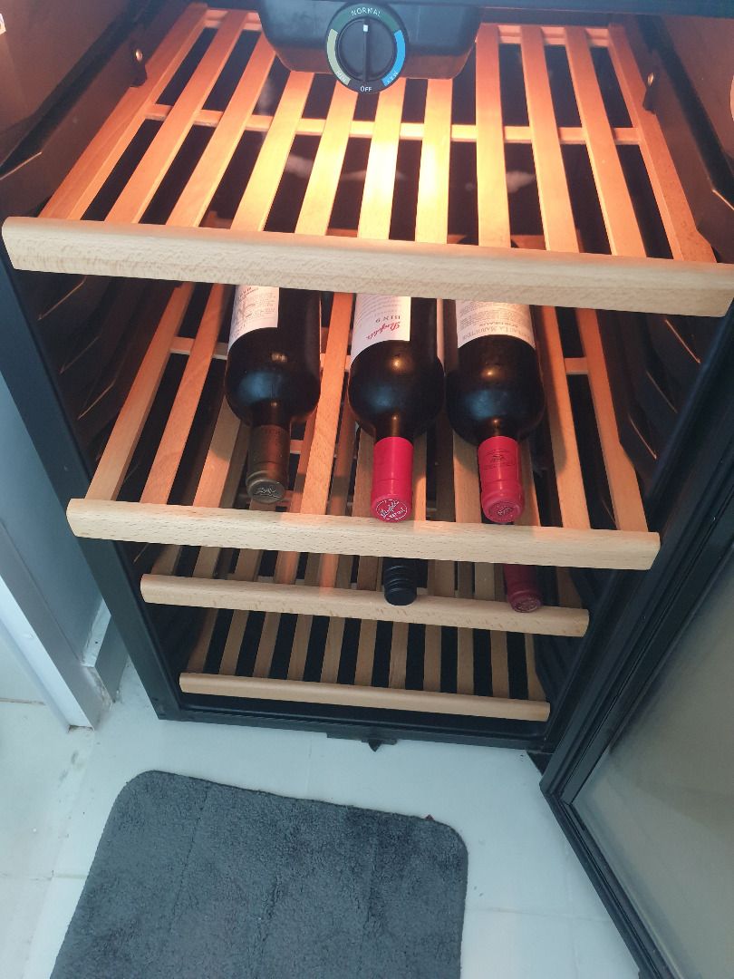 Vintec 35 bottle Wine Fridge, TV & Home Appliances, Kitchen Appliances