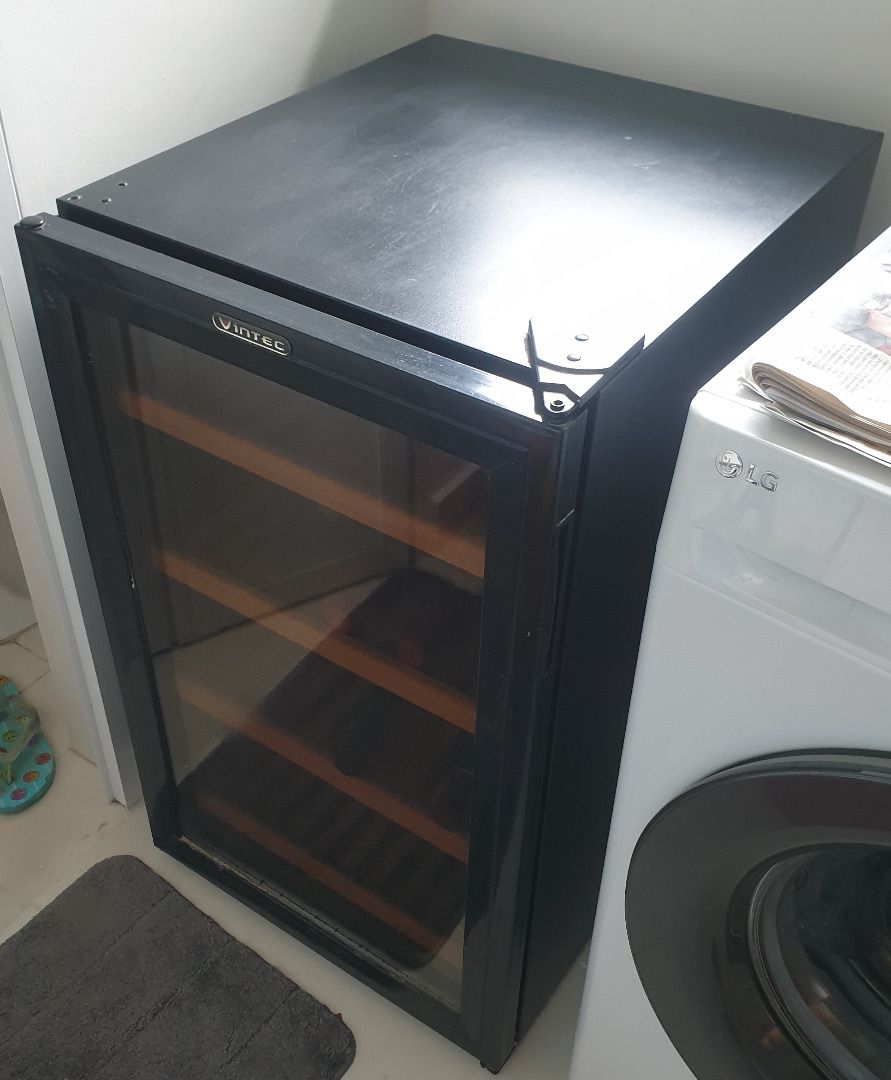 Vintec 35 bottle Wine Fridge, TV & Home Appliances, Kitchen Appliances