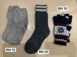 Winter wool socks, gloves