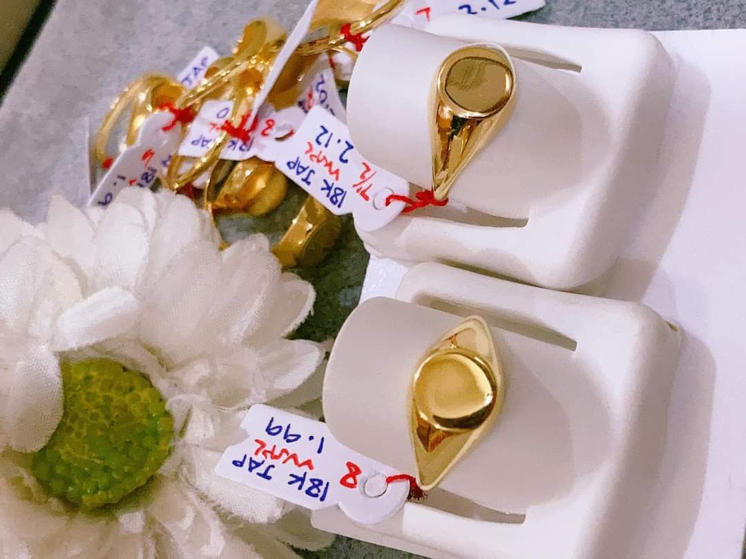 18K Japan Gold signet ring (Category: Rings) located in Manila. Submitted by bhelgoldseller2ndaccount (Listing ID 1252584379, Image 3). Description: New!!✨New!!✨New!! Authentic 18k Japan Golds ring 💫💫💫 💯pawnable/naisasanla 💯with high appraisal rate 💯good investment 💯Direct supplier price 😘 👉OPEN for resellers 👌👌 🌺please take time to evaluate their actual sizes and grams 👉👉Best panggift for all occasions ✅ Sold per grams not per piec