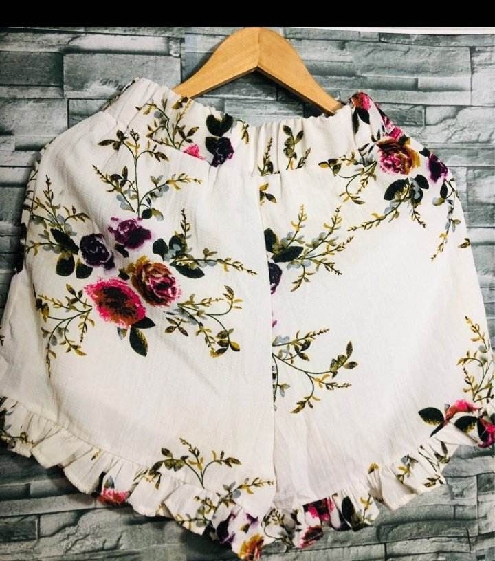❗50 PESOS EACH ONLY❗ (Category: Blouses) located in Muntinlupa City. Submitted by trendeemoodshop2022 (Listing ID 1252403400, Image 3). Description: ALL ITEMS 50 PESOS EACH -300 PESOS MINIMUM PURCHASE OF ANY ITEMS NOTE: Color may vary due to lighting -Buy at your own risk -Manage your expectations, all items are thrifted/used but not abused, some will pass as good as new. (kung MAARTE ka, just find brandnew ones.:O) -Other items are already washe