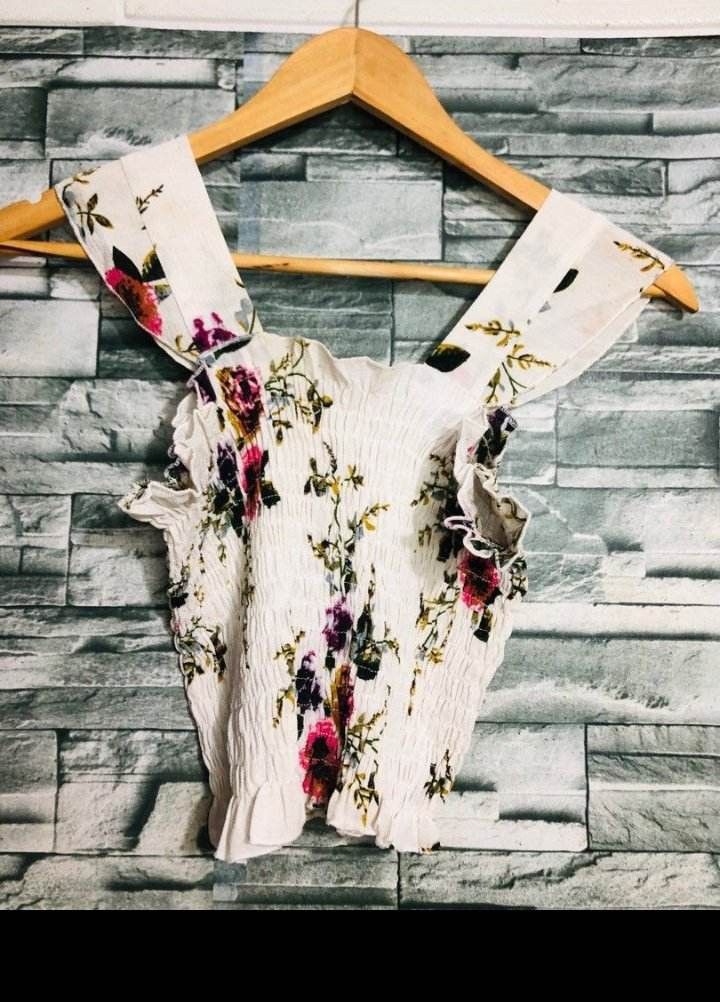 ❗50 PESOS EACH ONLY❗ (Category: Blouses) located in Muntinlupa City. Submitted by trendeemoodshop2022 (Listing ID 1252403400, Image 2). Description: ALL ITEMS 50 PESOS EACH -300 PESOS MINIMUM PURCHASE OF ANY ITEMS NOTE: Color may vary due to lighting -Buy at your own risk -Manage your expectations, all items are thrifted/used but not abused, some will pass as good as new. (kung MAARTE ka, just find brandnew ones.:O) -Other items are already washe