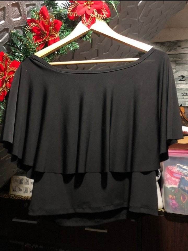 ❗50 PESOS ONLY EACH❗ (Category: Sleeveless) located in Muntinlupa City. Submitted by trendeemoodshop2022 (Listing ID 1252466740, Image 3). Description: ALL ITEMS 50 PESOS EACH -300 PESOS MINIMUM PURCHASE OF ANY ITEMS NOTE: Color may vary due to lighting -Buy at your own risk -Manage your expectations, all items are thrifted/used but not abused, some will pass as good as new. (kung MAARTE ka, just find brandnew ones.:O) -Other items are already wa