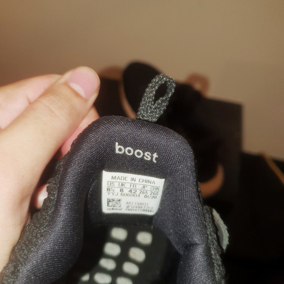 https://id.carousell.com/p/adidas-ultraboost-white-black-snake-skin-leather-fx8931-1252376316/